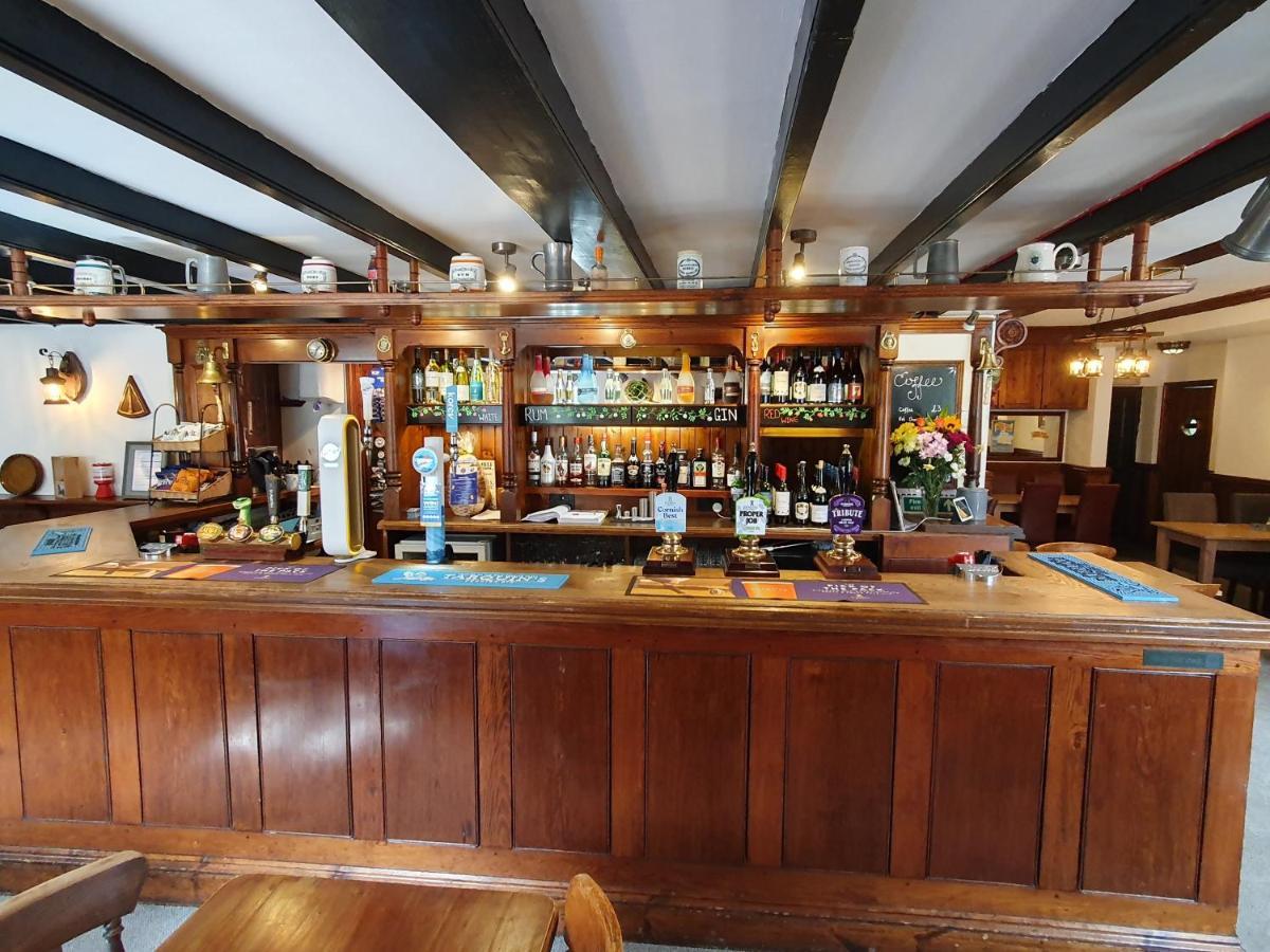 The Ship Inn Труро Екстериор снимка